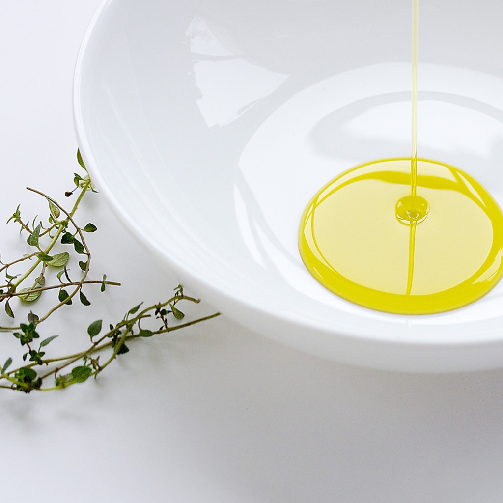 油は、すべてオーガニックオリーブオイルを使用。  房総半島より直送の有機野菜。