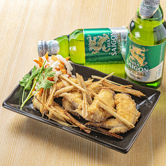 手羽先スパイシソース添え/手羽先のレモングラス塩かけ/ナンプラ付け手羽先