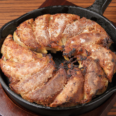 鉄鍋餃子　2人前(10個+2個)