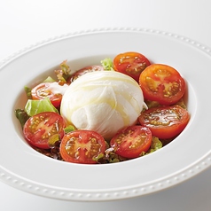 ブッラータチーズのカプレーゼサラダ