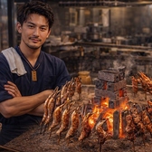 当店自慢の「囲炉裏」では、強力な炭火の遠赤外線効果で、外はパリッと、中は驚くほどジューシーに食材を焼き上げます。職人が目の前でじっくりと火入れをする、その音と香り、そして本物の素材の味をぜひ五感でご堪能ください。