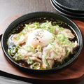料理メニュー写真&nbsp;鉄板アグー豚の温玉落とし焼き