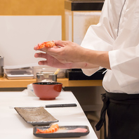 職人技が光る本格寿司！旬の味覚を贅沢に堪能♪