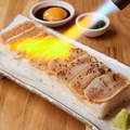 料理メニュー写真 丹波鶏の「炙り鶏肉寿司」
