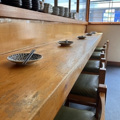 カウンター席でお一人様もしっぽり飲めます