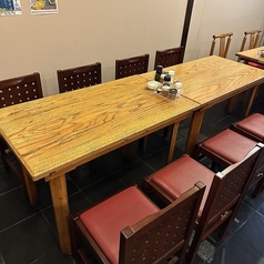 広々としたテーブル席は、会社の宴会や仲間との飲み会など、様々なシーンでのご宴会に対応可能です。