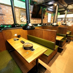 【5～6名様用テーブル席】ご友人との飲み会にぴったりの6名様席テーブル席◎ワイワイ食べ放題を楽しめます！