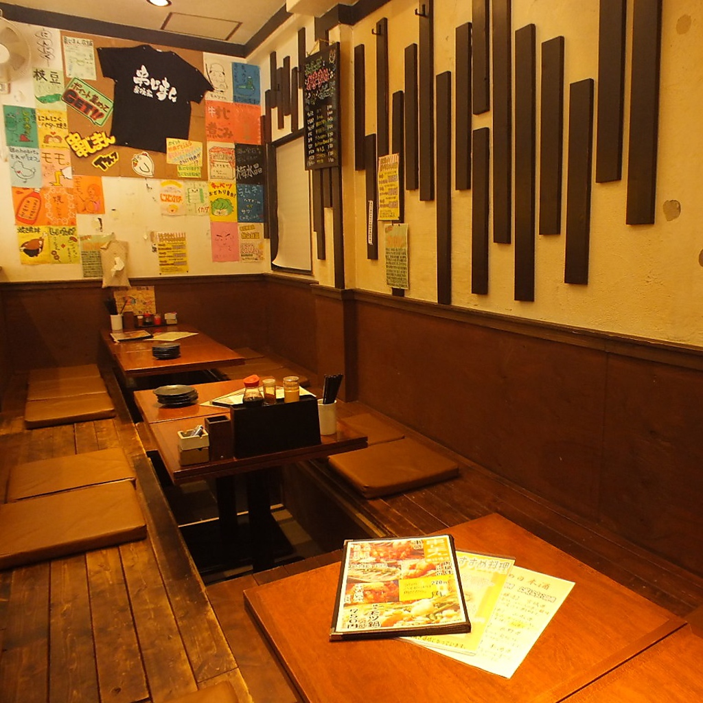 店内には掘りごたつもご用意しております。落ちついた宴会や大人数での飲み会に◎