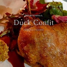 鴨もも肉のコンフィ、サラダ添え