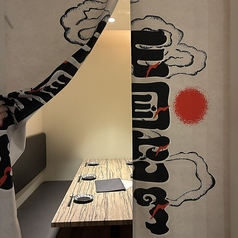 暖簾で仕切られた個室。4～８名様から利用可能です　※ご相談ください