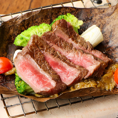 黒毛和牛の肉塊藁焼き