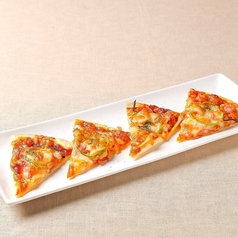 スモークを効かせた白州ソーセージのピッツァ