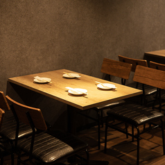 モダンな空間の喫煙テーブル席【合コン◎歓送迎会などの飲み会に◎】中人数での利用にもピッタリの掘りごたつ式個室