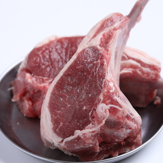 【肉厚ジューシー名物ラムチョップ】の写真