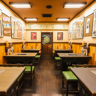 団体様も大歓迎！広々としたテーブル席でゆったりと