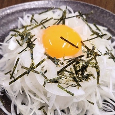 醤油漬け卵黄オニオンスライス