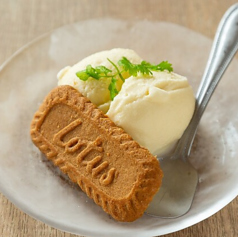 特製ココナッツアイス クッキー添え
