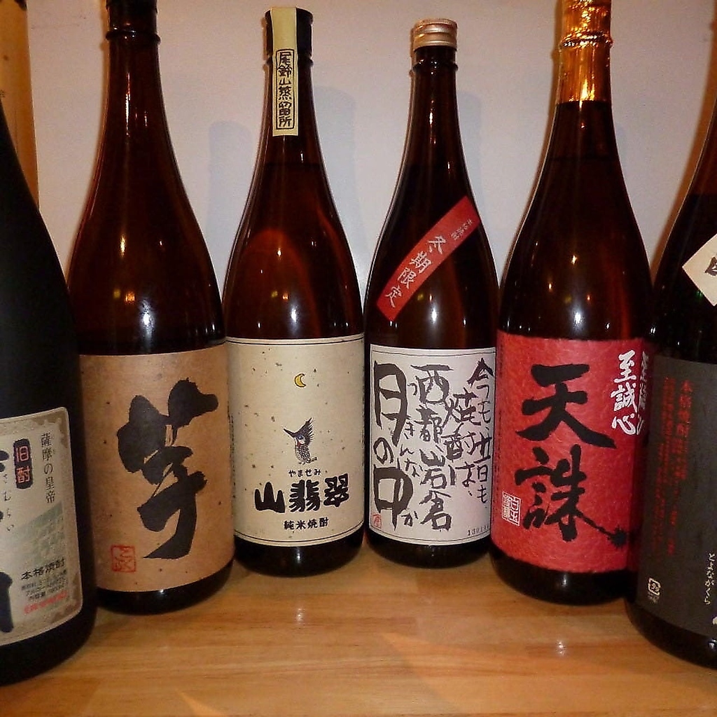 日本酒だけではなく、こだわりの焼酎も各種取り揃えております。