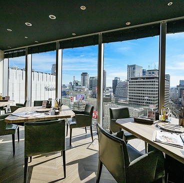 エイス シー オイスターバー＆グリル ルクア大阪店の雰囲気1