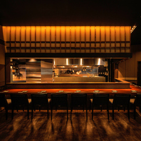 炭火を使った大きな『いろり』のある居酒屋。