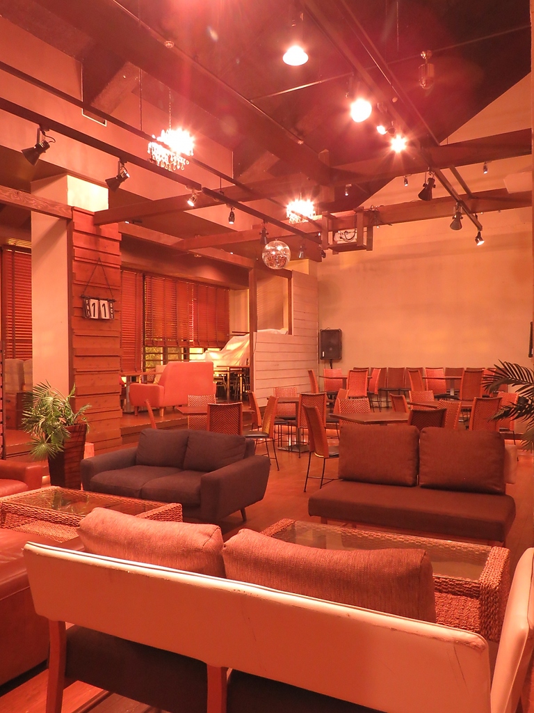 空間自慢のおしゃれなダイニングバー