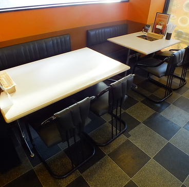 ネパール インド料理ゴルカ 本陣店の雰囲気1