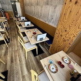 店内で無料のWi-Fiをご利用いただけます。快適なインターネット環境で、情報収集やSNSへの投稿もスムーズに行えます。