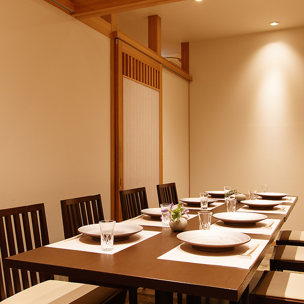 テーブル個室も用意。最大16名様対応出来ます。