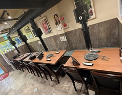 【4～8名様】落ち着いた空間で焼肉を楽しむのならオススメ！壁・扉ありの完全個室タイプは、プライベートをしっかり守りながら、仲間との少人数～中人数での焼肉食べ放題がお楽しみいただけます♪記念日や誕生日、宴会、など様々なシチュエーションにうれしい！(席のご指定を承れない場合がございますのでご了承ください。