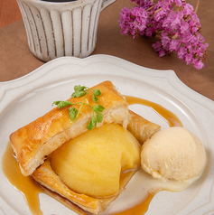 ご家族でのご利用にも最適です。ゆったりお子様連れも大歓迎、家族で楽しめるリラックスした空間のお席です。