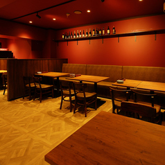 大衆イタリアン酒場の当店は、お仕事終わりの宴会に最適。会社帰りのご宴会や同僚との飲み会に最適な、ゆったりとくつろげるテーブル席をご用意しております。美味しいイタリアンとお酒を囲みながら、皆様でワイワイと楽しいひとときをお過ごしいただけます。日頃の疲れを、ぜひ当店で癒してください。