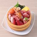 料理メニュー写真 桶盛り海鮮丼【魚マシ】