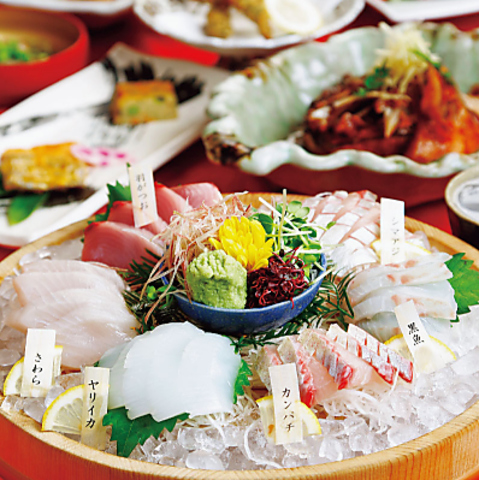 毎日目利きの牛深直送のお魚を手軽に楽しめる盛合せや海鮮丼など上質なお料理を是非♪