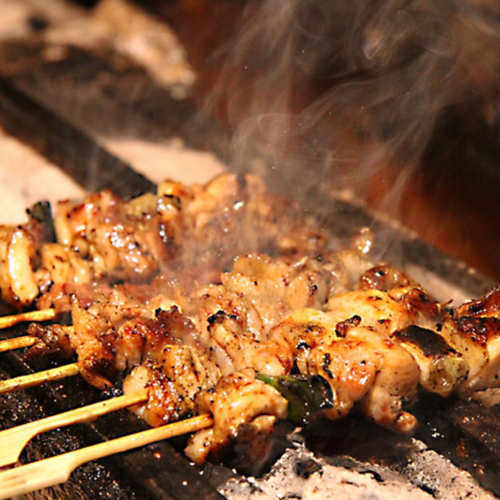 絶品★鶏料理とビールで乾杯♪炭火焼鳥320円/2本～！お酒によく合う逸品料理も豊富！