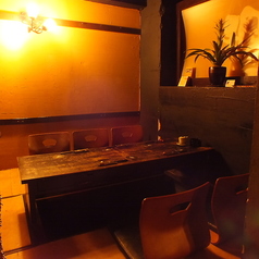 パーテェーションで仕切られた掘りごたつ式の半個室でお客様だけのお時間を満喫頂けます　3～6名・7名～20名でご利用頂けます。