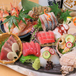 新鮮な海の幸を存分に味わおう★心を込めたお刺身盛り合わせ！にぎやかな空間で、至福のひとときを♪