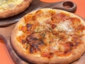 料理メニュー写真&nbsp;ナポリ風マルゲリータ/ 5種のチーズピザ