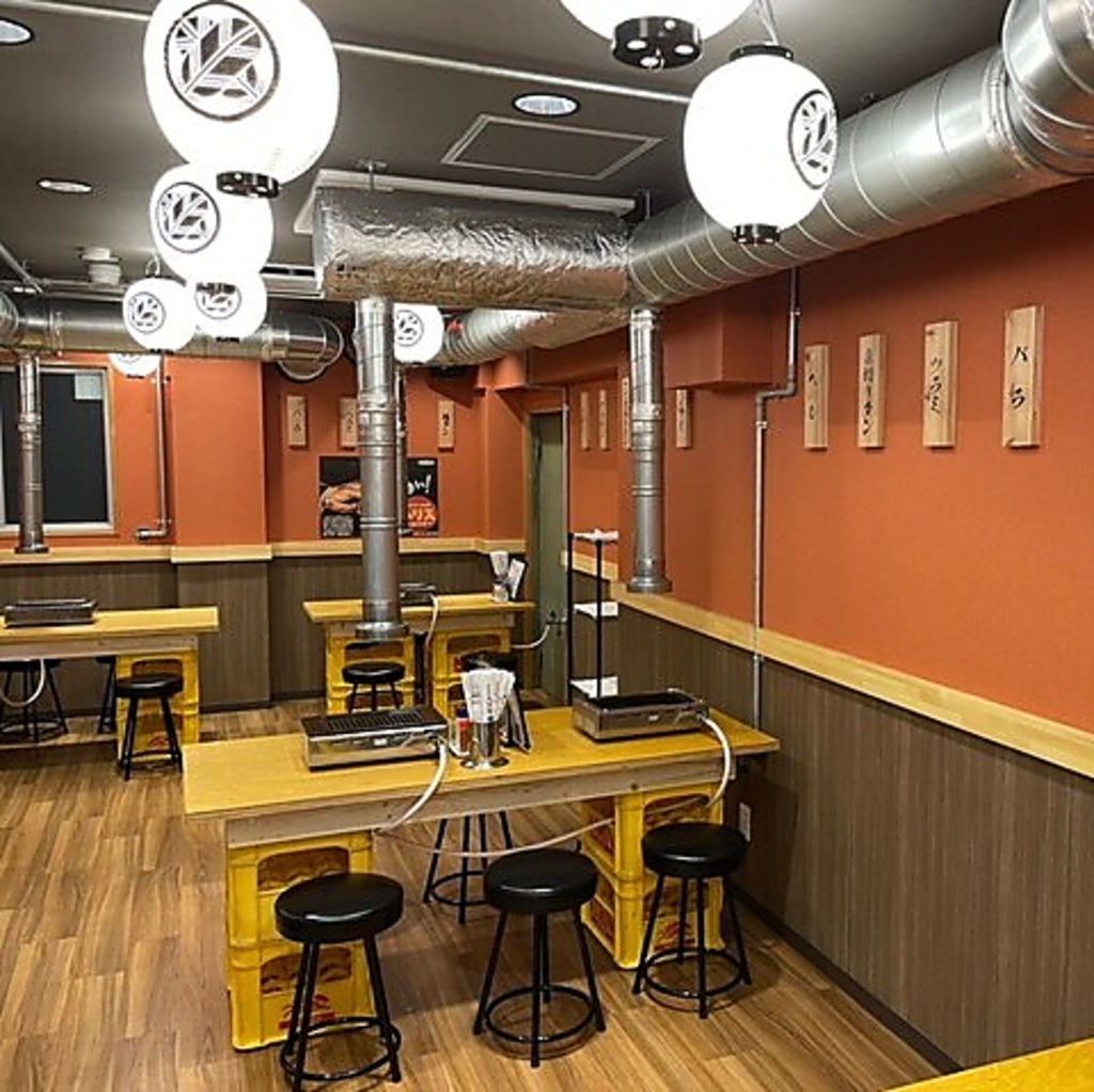 大衆酒場のような活気ある雰囲気♪ランチ・ディナータイム共にお気軽にお越しください◎