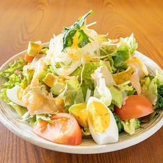 すりおろしドレッシングの鶏生ハムサラダ