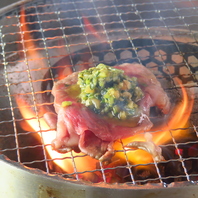 備長炭で香ばしいラム肉を