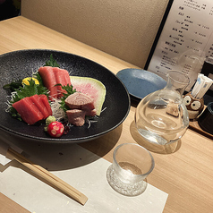 本鮪のお造り(中とろ、赤身、脳天の炙りの食べ比べ)