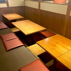 【2~6名様向け】ゆっくりとお過ごしいただける掘りごたつになっています。名物「正直塩つくね」「無敵ハツユッケ」や、鶏料理を多数ご用意しております。