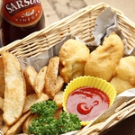 アイリッシュパブ定番メニュー！フィッシュ＆チップス。ふわふわのタラのフリッターが◎