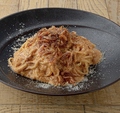 料理メニュー写真&nbsp;桜海老と鎌倉ベーコンのカルボナーラロッソ　リングイネ