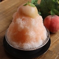 料理メニュー写真&nbsp;丸ごと桃のかき氷 ― 桃コンポートと桃ゼリーの贅沢仕立て ―