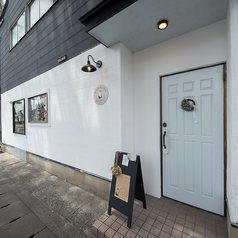 特別な人との思い出を育む空間です。心地よい雰囲気の中で、ゆっくりと会話を楽しみながら大切なひとときをお過ごしいただけます。