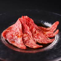 【お酒のつまみにも相性抜群の肉の刺しをご用意】
