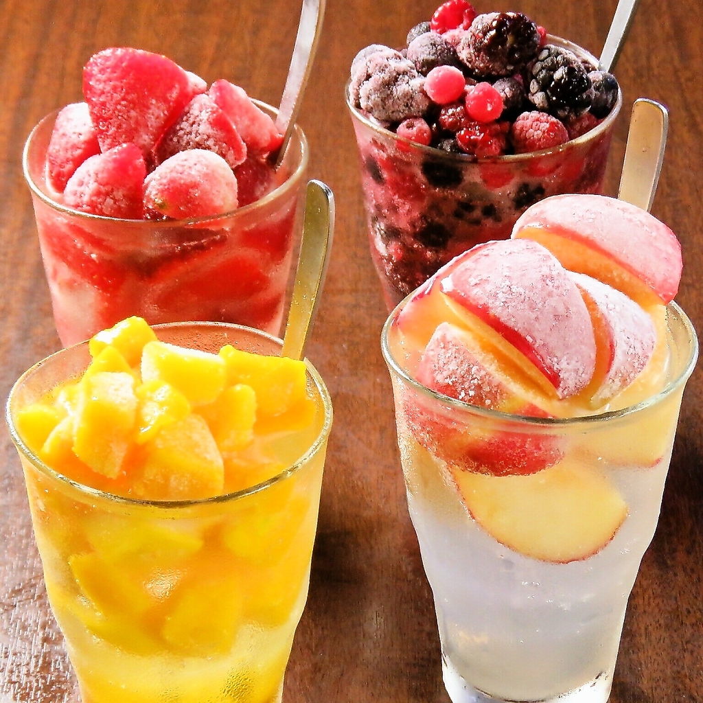 果実たっぷりの果実氷サワー♪♪SNS映えドリンクも充実しております！