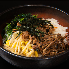 野菜やサラダ、ご飯もののサイドメニューも豊富です!