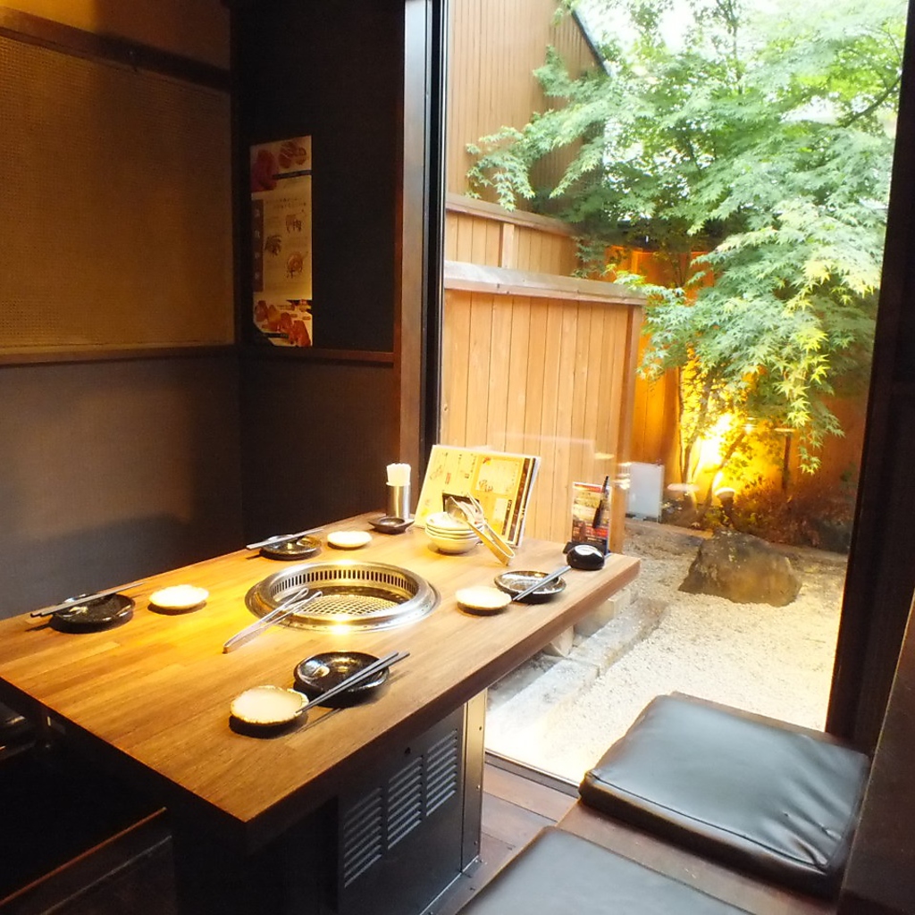 【庭付き離れ風席】ししおどしの音が響く涼感溢れる庭は外にも出れて開放的☆人気席なので要予約